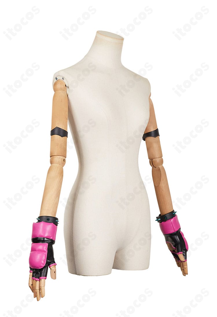 手の甲周辺の装飾アップ。ストリートファイターのジュリらしい雰囲気を再現したデザイン。