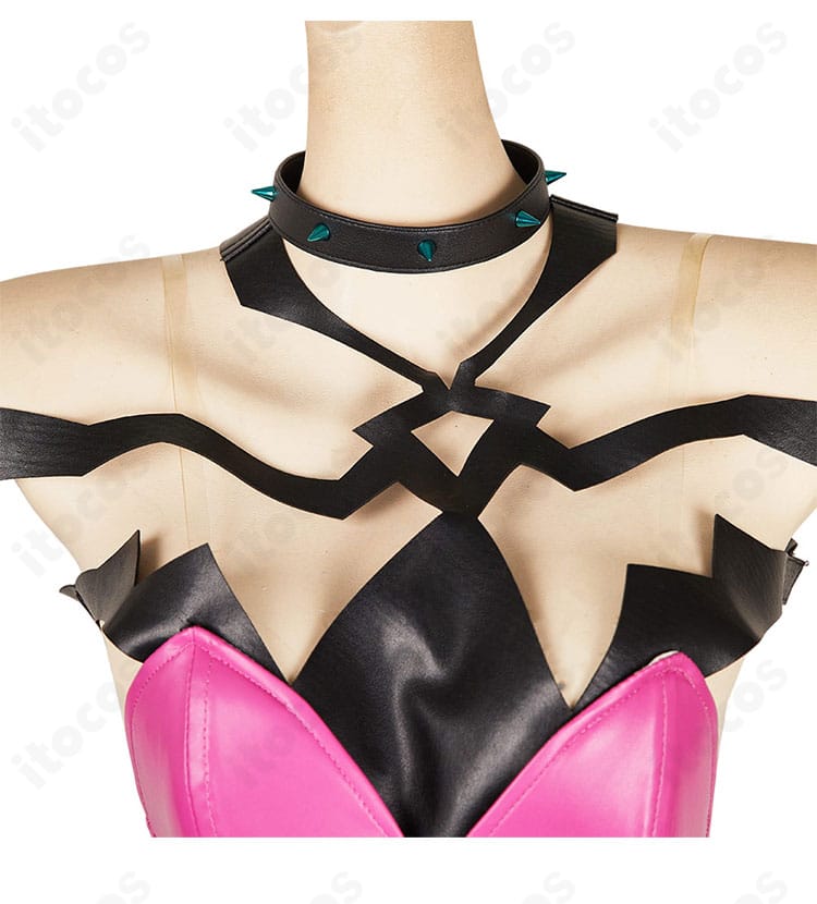 襟元装飾のクローズアップ。バニーVer.特有のネックデザインと質感を示すディテール。