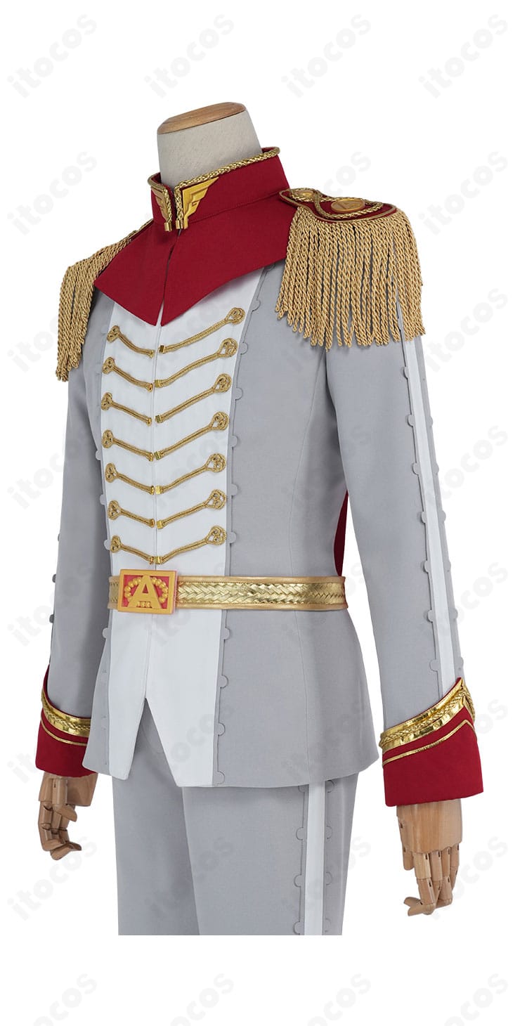 明智吾郎（クロウ）怪盗服の装飾ディテール。刺繍や金属風パーツ、ベルト周りの質感を強調したクローズアップ