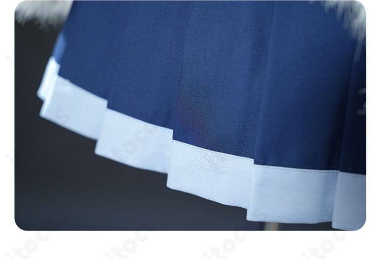 プリーツスカートの装飾と畝の細部。動きに合わせて綺麗に揺れる設計。