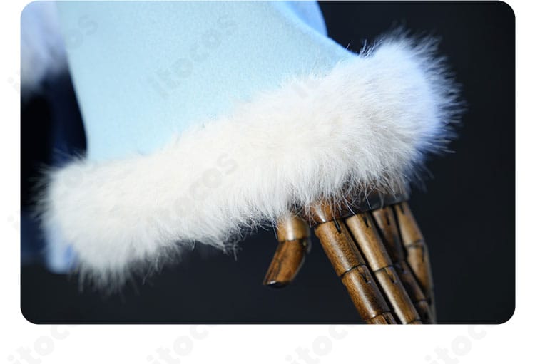 雪ミク衣装の袖口装飾ディテール。ボアとトリムの縫製が美しい仕上がり。