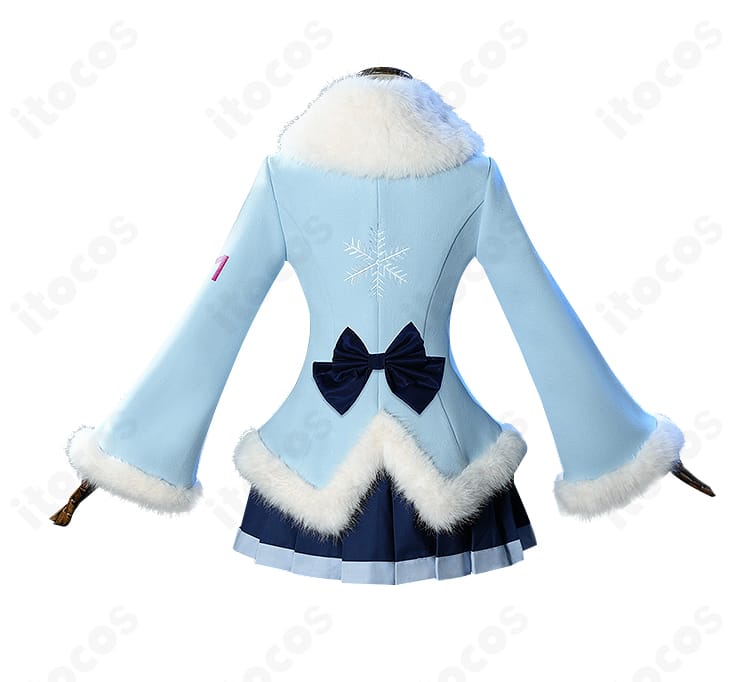 雪ミク2012衣装の背面。大きなボア襟と後ろ開きのディテールを強調。