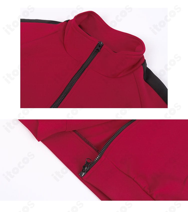 襟元とチェーン装飾のディテール。北信介の制服イメージに合わせたアクセントが映える近接写真。