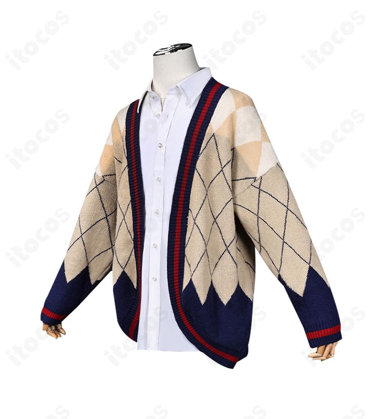 恋と深空 ホムラ コスプレ衣装の側面画像。体のラインに沿うカッティングと袖装飾の立体感を確認できる。