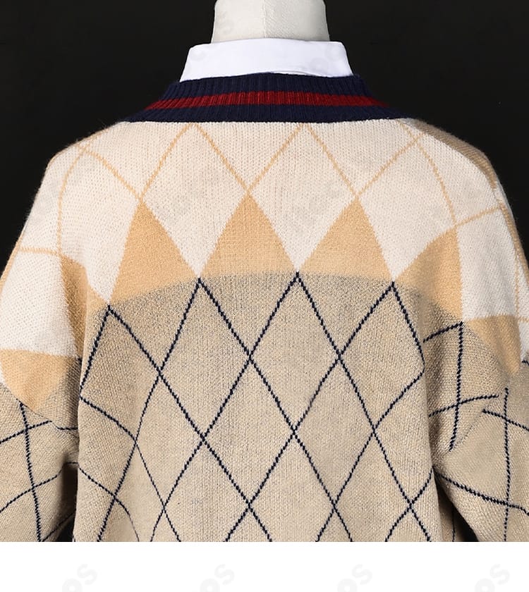 恋と深空 ホムラ コスプレ衣装の背面ディテール。後ろ身頃の切り替えと装飾の納まりを確認できる。