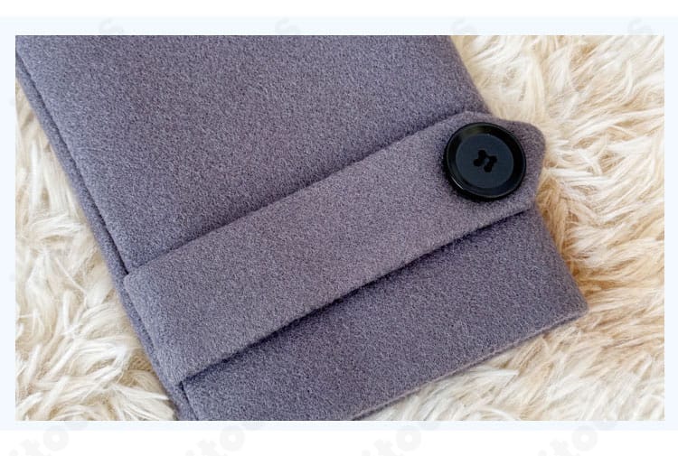 袖口装飾のクローズアップ。袖口の縫製、ステッチワークと補強ディテールを示す画像。