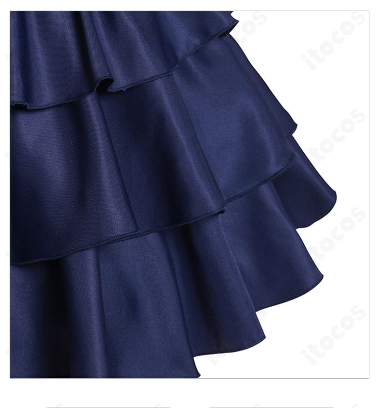 スカート装飾のクローズアップ。フレアの広がりとトリムの配色が可憐さを演出。