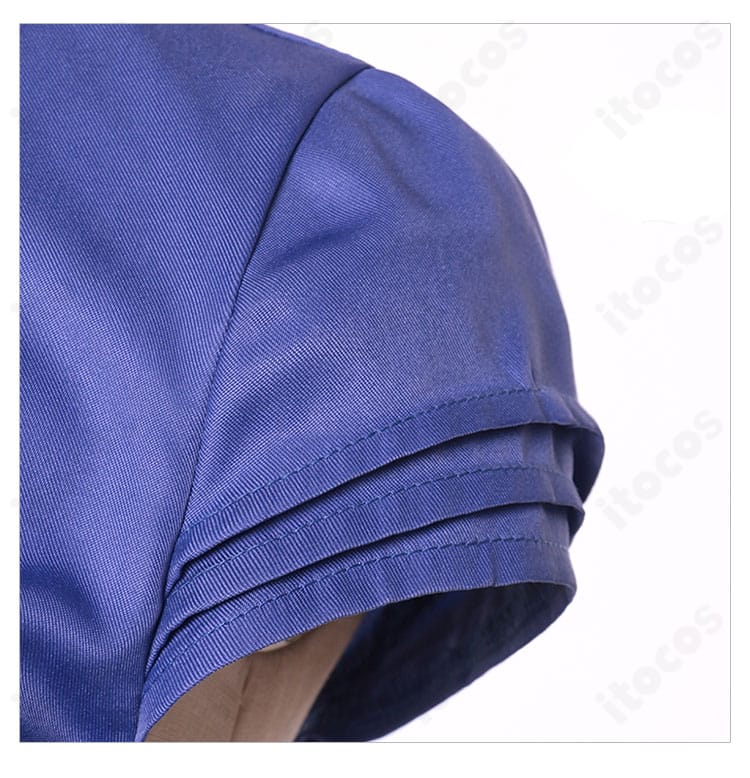 肩飾りのアップ。エッジの整った装飾が魔法少女らしい華やかさを強調。