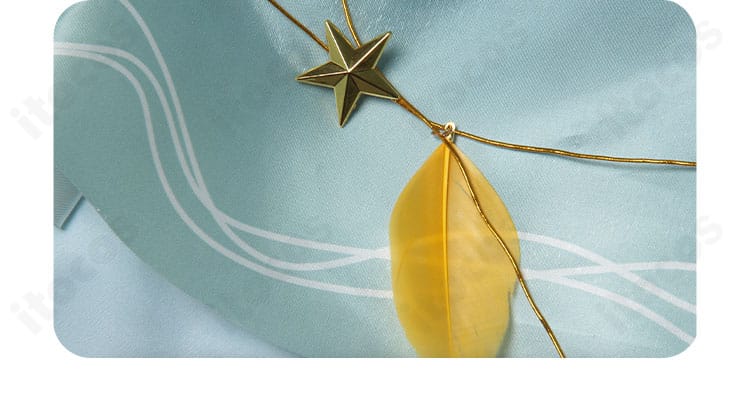 スカート部の葉モチーフ装飾。質感差で立体感を演出したディテール