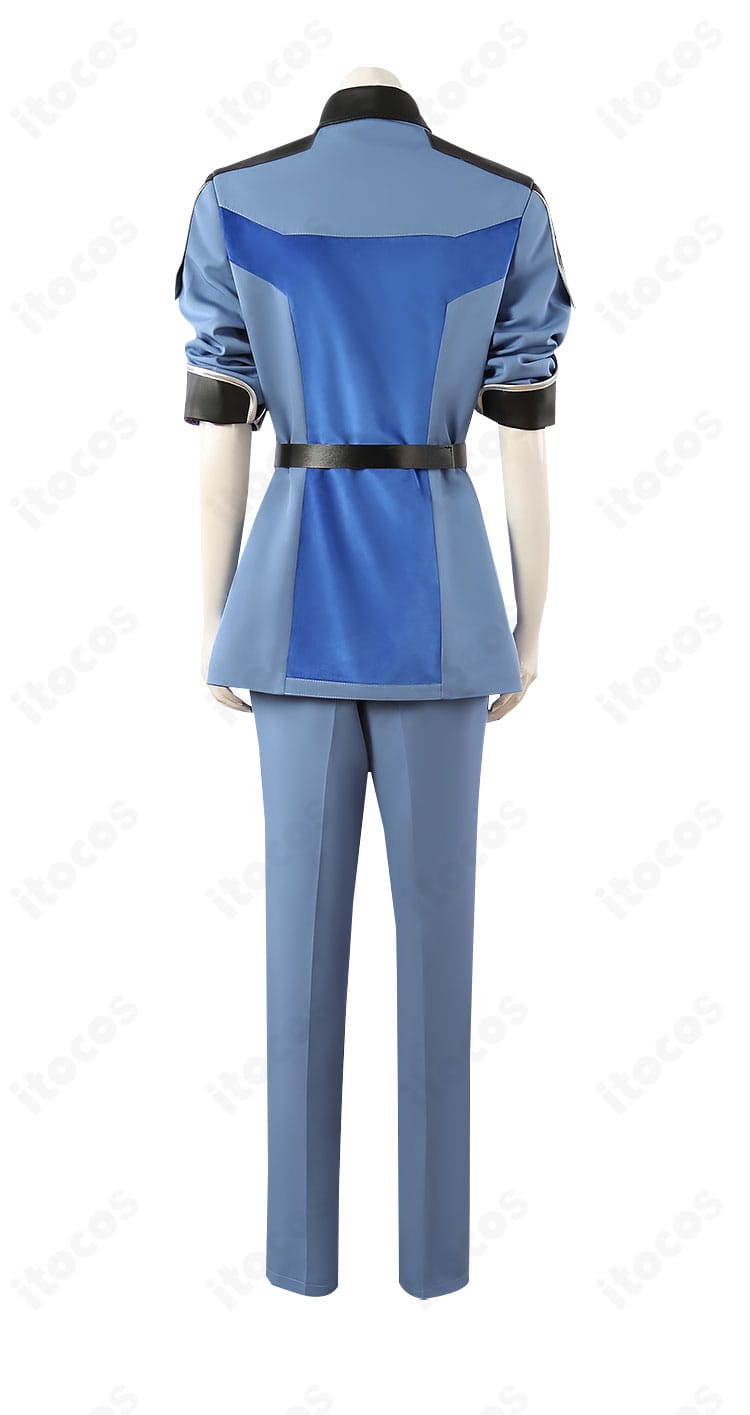 コスプレ衣装の背面全景。背中の切り替えと装飾、シルエット維持のライン設計を鮮明に表現