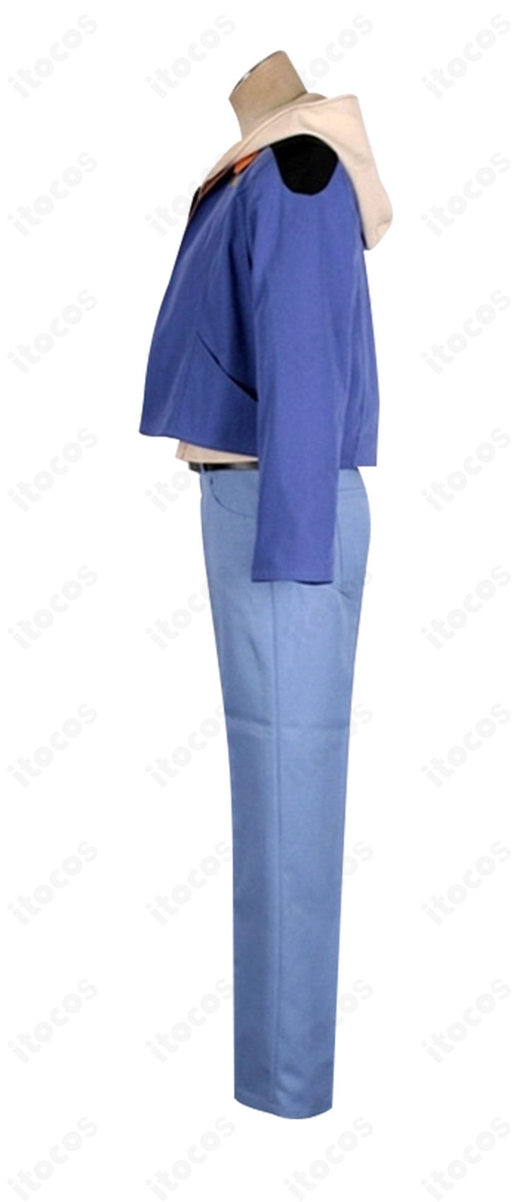 左側ディテールのクローズアップ。袖口の仕立てやジャケットの刺繍意匠、ステッチの美しさが際立つアップ写真。