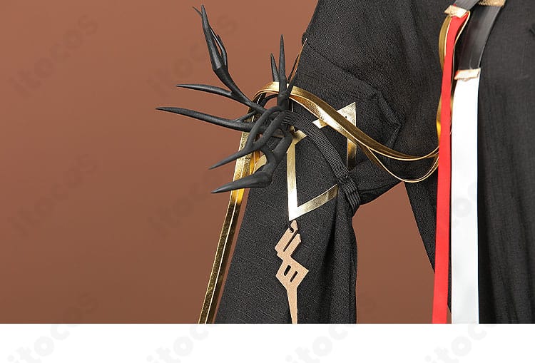 アークナイツ ロゴス衣装の肩・袖飾り詳細。特徴的な意匠を再現したパーツのアップ。