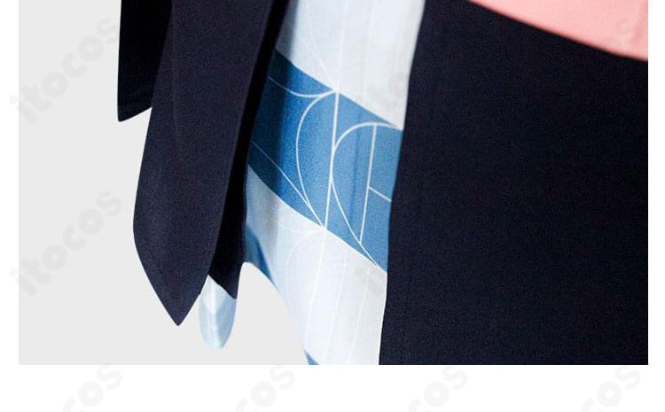 学園アイドルマスター 花海佑芽 コスプレ衣装のスカート裾ディテール。フェミニンなヘムデザインとプリーツの表情。