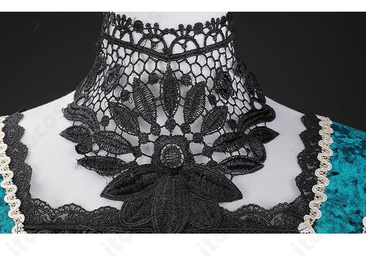 シエル・ファントムハイヴ 緑の魔女編ドレスの襟元装飾アップ（首飾りとエメラルドトーン）