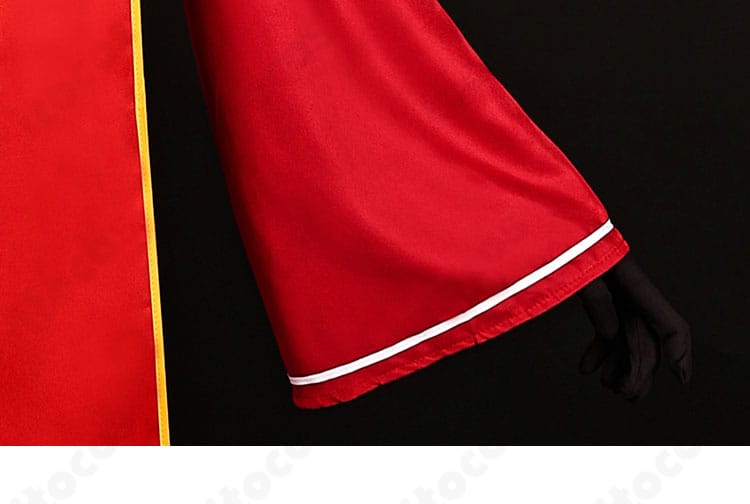 袖口デザインの接写。装飾テープとステッチワークの精度。