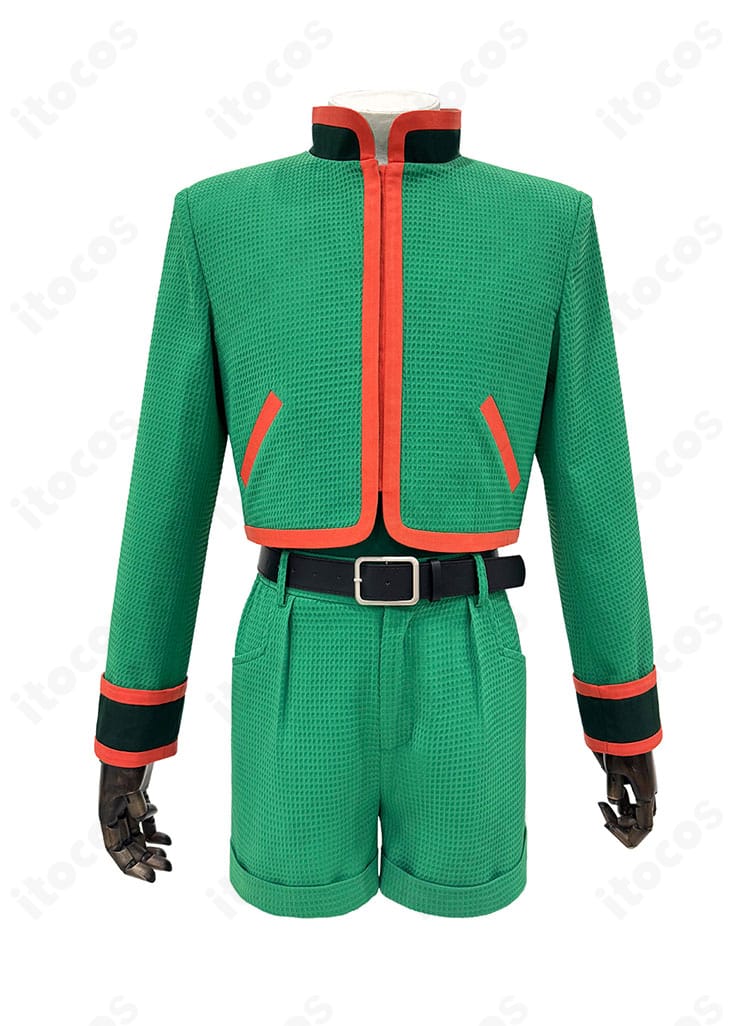 ゴン＝フリークス ハンター試験編コスプレの正面写真。鮮やかなグリーンのジャケットとショートパンツ、ベルトを含むセット内容が確認できる。