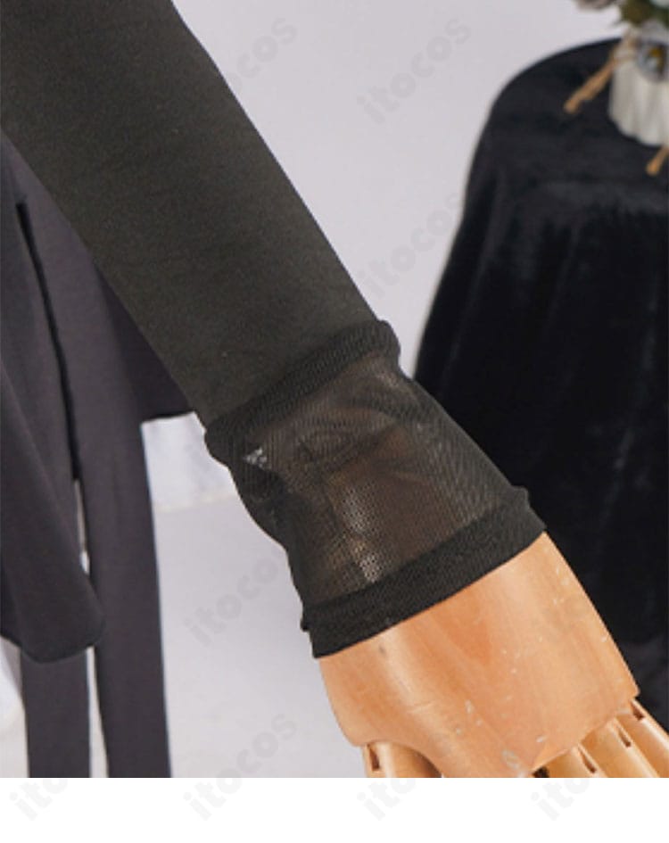 喜多川海夢 コスプレ衣装の袖口ディテール。レースやステッチの仕上がりを確認できる近接画像。