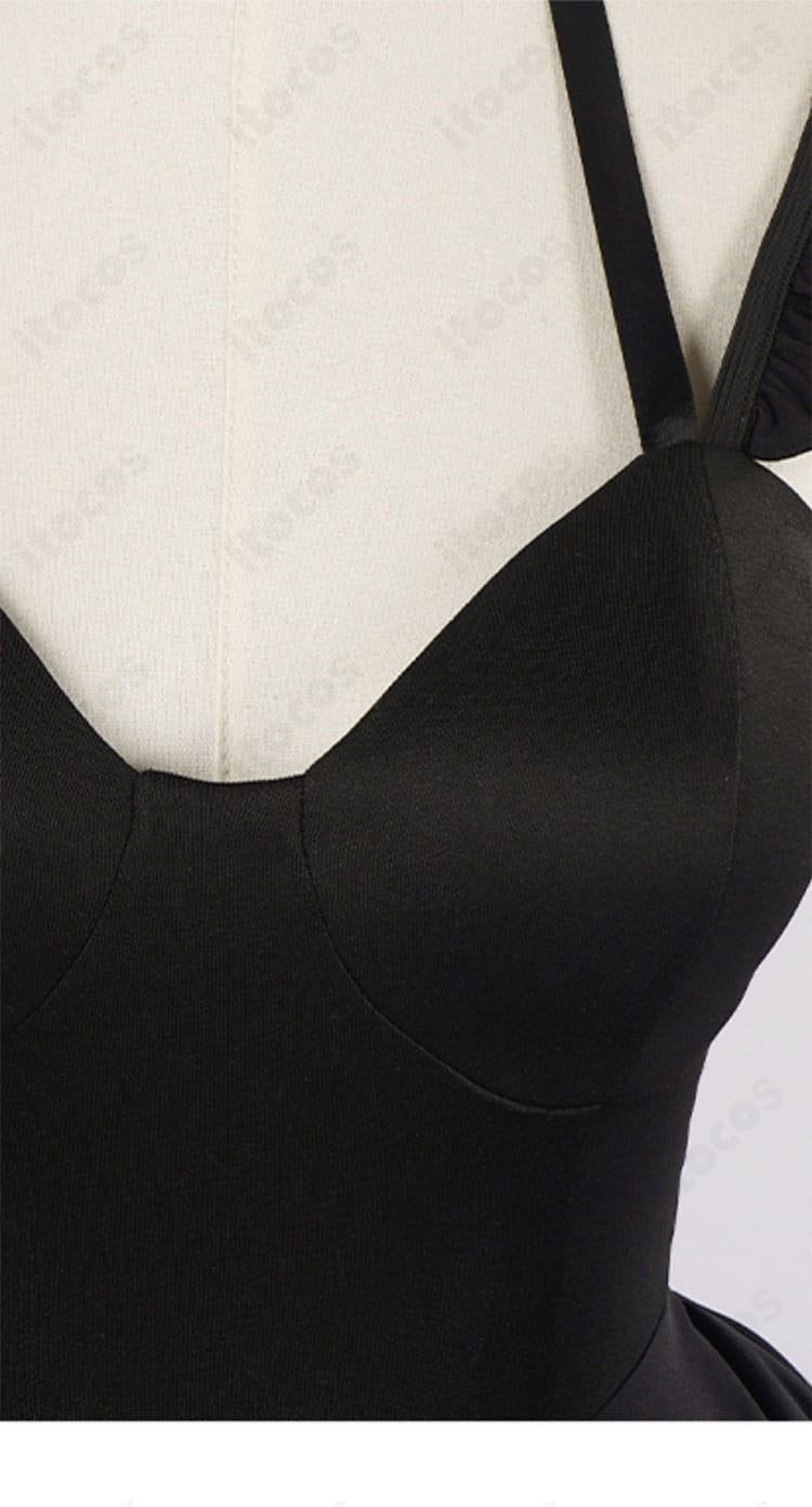 喜多川海夢 コスプレ衣装の襟元ディテール。繊細な刺繍と生地の質感、配色コントラストを示す画像。