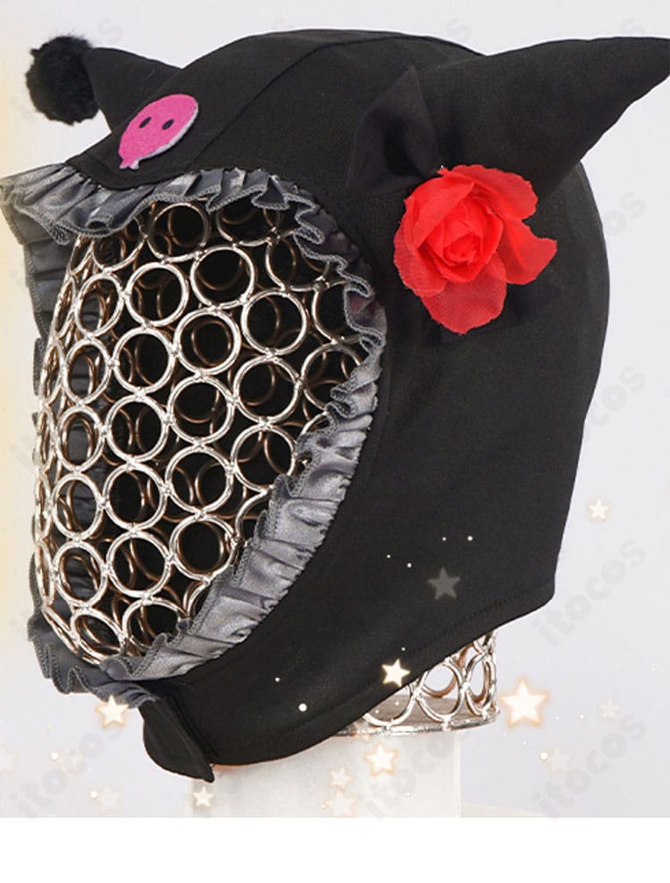 喜多川海夢 コスプレ衣装の帽子装飾アップ。クロミモチーフの意匠が分かる近接ディテール。