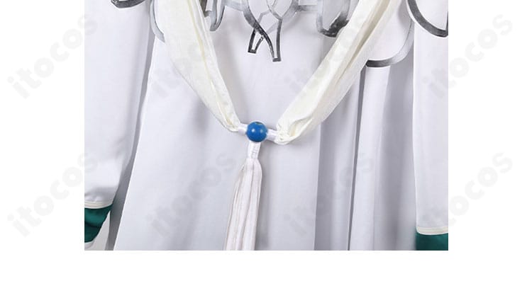 コート背面装飾のディテール、背中のデザインバランスを示す画像