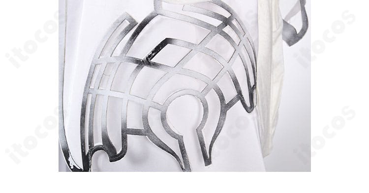 コート袖の装飾ディテール、袖口の意匠とステッチが確認できる画像