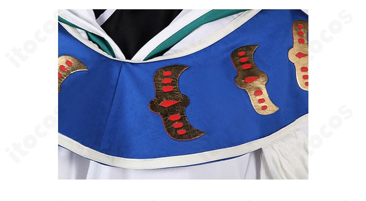 コート襟の装飾ディテール、学院制服らしい端正な襟元を強調した画像