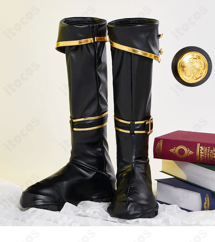 ブーツカバーの装飾詳細。ラインの入り方とシルエット、被せ仕様が分かるディテール画像