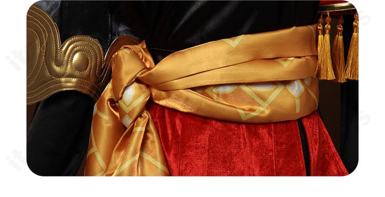 フールズ・ゴールド 腰帯・腰飾りディテール。チェーン装飾が全体の重厚感を強調