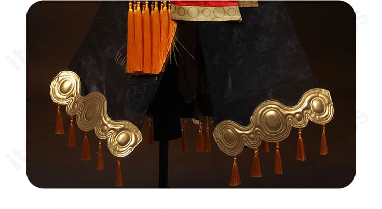 フールズ・ゴールド 裾装飾ディテール。縁取りとモチーフの精巧な再現