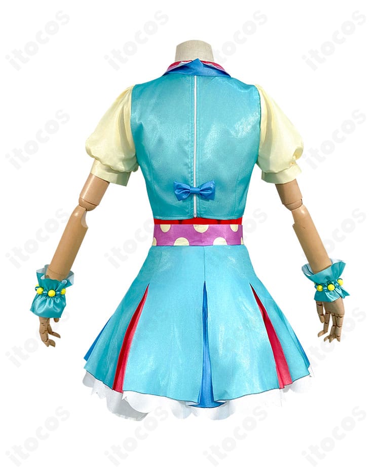 プリパラ 南みれぃ アイドル制服コスプレ衣装の背面全体図。背部蝶結びや腰リボンの形状とシルエットを忠実に再現。