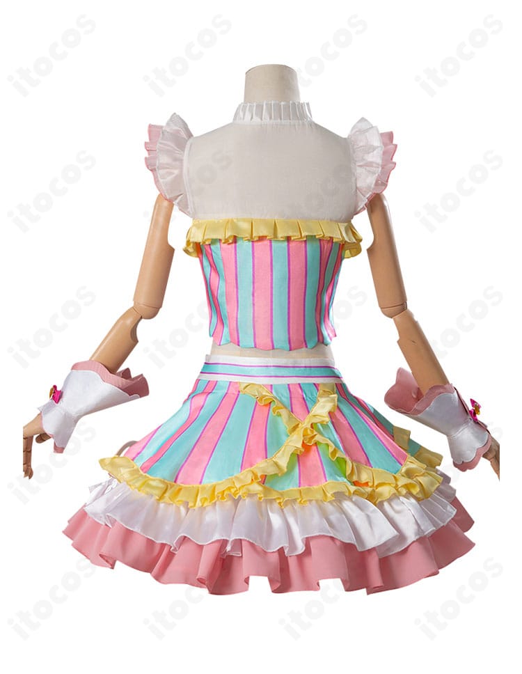 プリパラ 真中らぁら コスプレ衣装の背面。蝶結びや背中側の装飾など、後ろ姿の再現性を示すディテール。