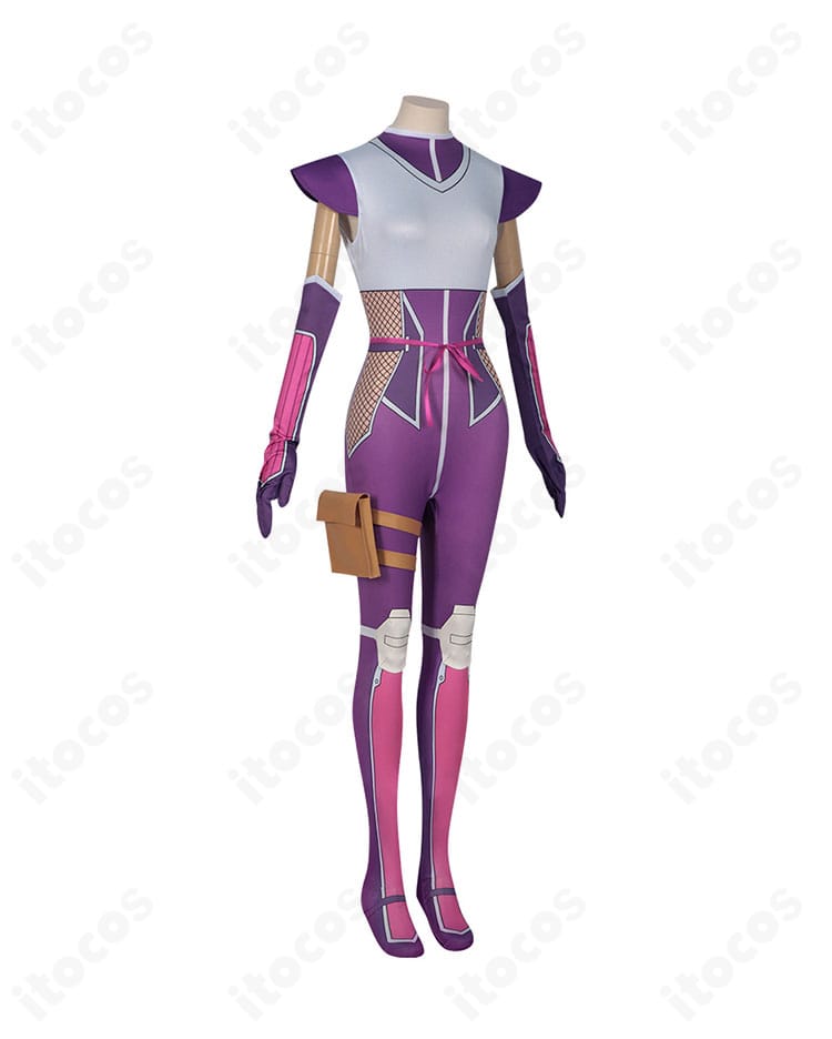 ニートくノ一 百地彩夢 常服コスプレ衣装の側面。体のラインとレッグポーチ位置が映える横姿。