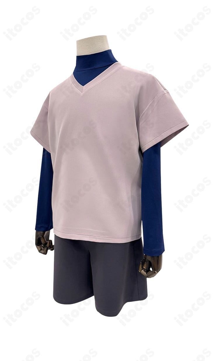 キルア＝ゾルディック 日常服コスプレ衣装の側面。レイヤードの重なりとショートパンツのシルエットまで確認できる仕上がり。