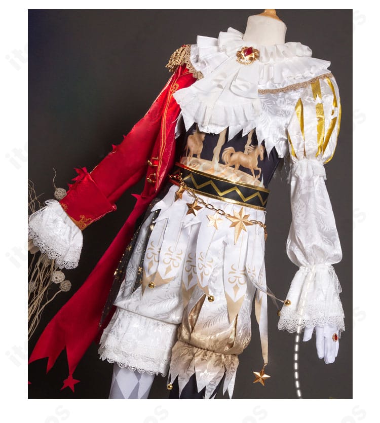 胸元と肩章周りの装飾ディテール。金糸刺繍や星モチーフの装飾パーツを近接で示したカット。