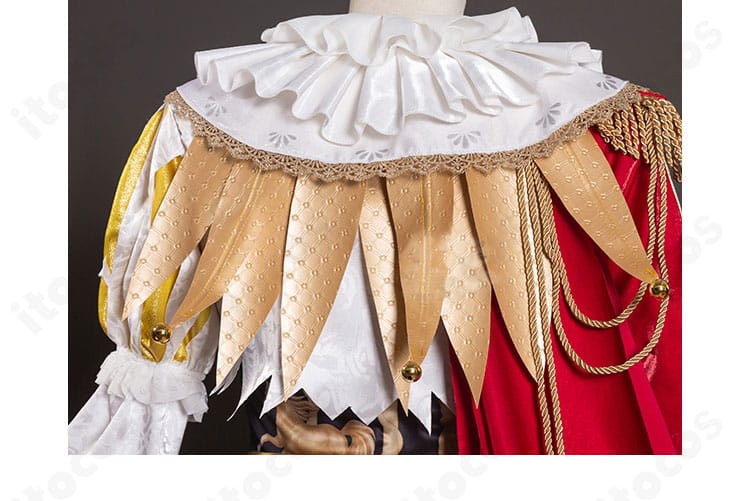 背面装飾の詳細。コート背面の刺繍と飾り紐、配置バランスを捉えたアップショット。