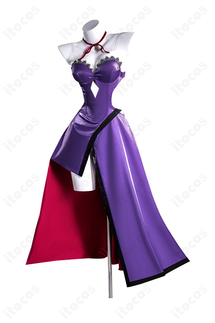 左側面から見たジャンヌ・ダルク〔オルタ〕衣装。ウエストラインとスカートの流れ、装飾のバランスが分かるショット。