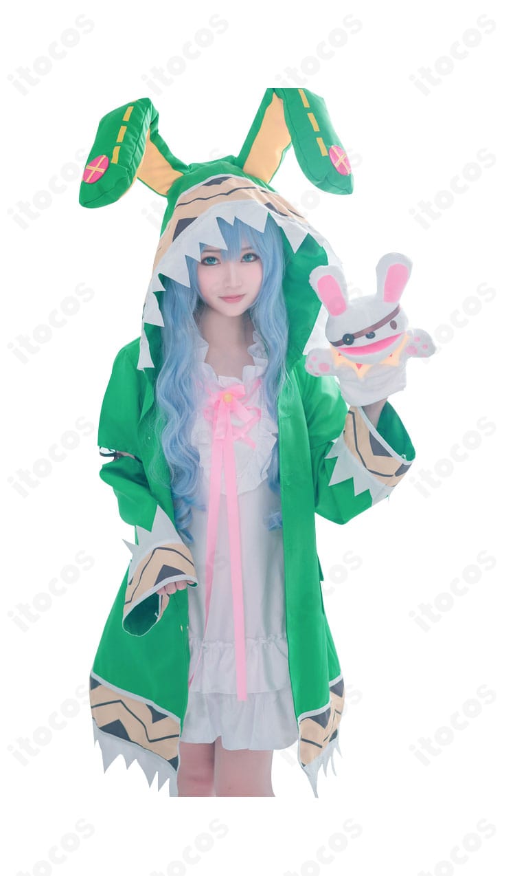 四糸乃 コスプレ衣装の正面全身。コートとワンピース、リボンのバランスが高再現でファン必見。