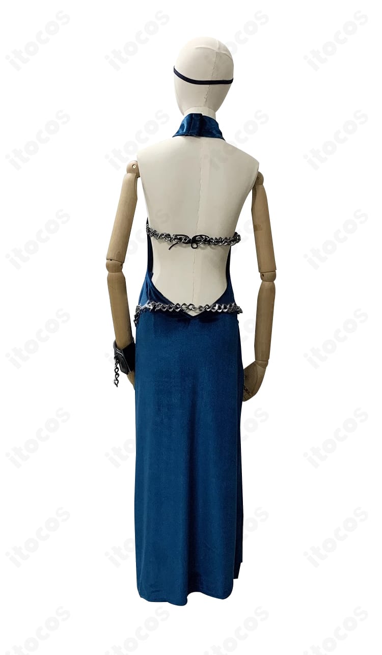 天雨アコ ドレス衣装の背面。装飾の配置とドレスラインを確認できる後ろ姿のデザイン。質感が際立つ仕立て。