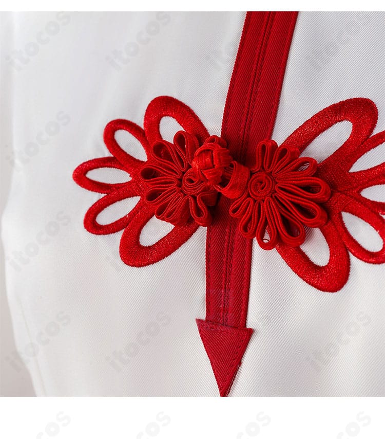 神楽コスプレの門襟とボタン装飾のアップ。上品なデザインと質感が分かるディテール画像。