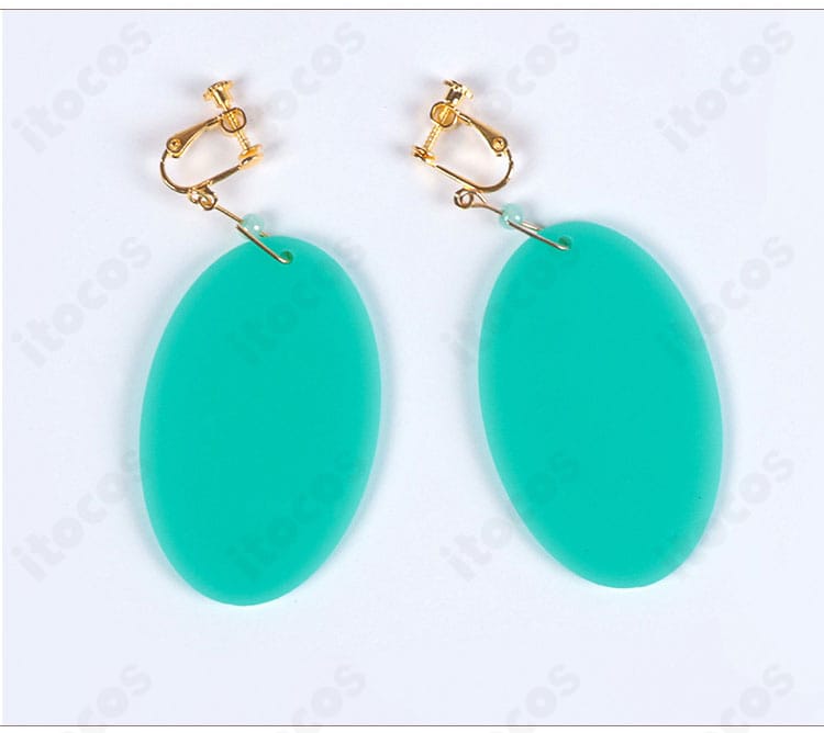 綾瀬桃 制服コスプレの耳飾りクローズアップ。光沢感とサイズ感でキャラクター性を強調する画像