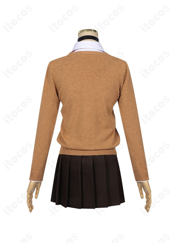 ダンダダン 綾瀬桃 制服コスプレの背面。セーター裾やスカート後ろプリーツ、背中のシルエットが分かる画像