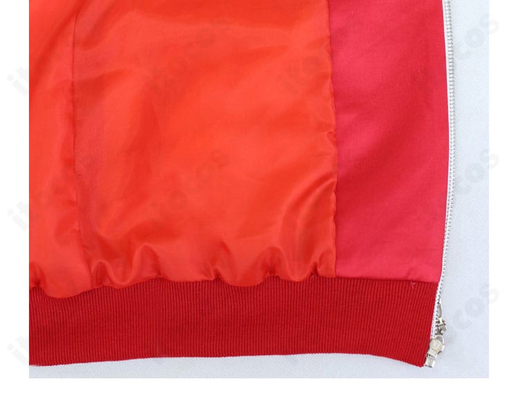 コート内側の仕立て。裏側の縫製と裏地の丁寧な処理を示す写真