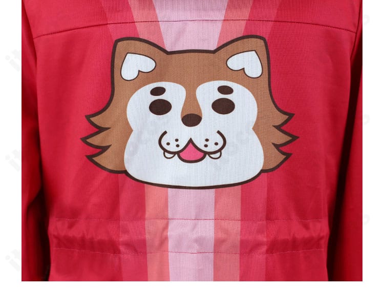 コート背面ディテールの近接画像。フードのボリュームと後ろ姿のシルエット