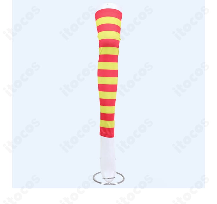 レッグソックスの装飾ディテール。足元のアクセントと柄の質感が分かる画像