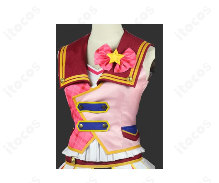 門襟まわりのクローズアップ。華やかな装飾と縁取りがアクセントになった首元デザイン。