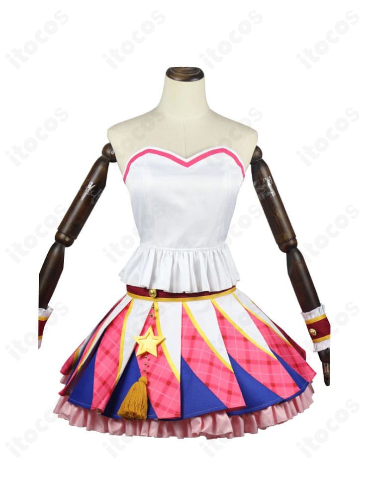 衣装内側の裏地や縫製ディテール。肌当たりのやさしさと快適さに配慮したつくりを示す。