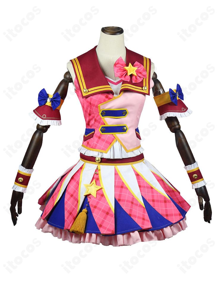 大空あかり ピンクパレードコーデ衣装の正面全景。鮮やかなピンクと白のコントラスト、胸元リボンの立体感が分かる。