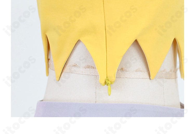 背面デザインの別アングル。四天王カリンの衣装ラインと配色の再現度が見える。