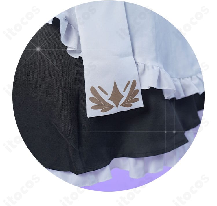 スカート裾のフリルと縁取り装飾のクローズアップ。エレガントなラインが分かる画像