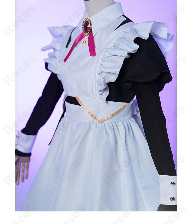 肩袖のフリルと切り替えデザインのアップ。立体感のある肩周りの縫製を示す画像